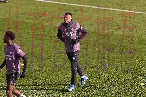 记者：姆巴佩感觉身体状况好转 更衣室仍有担忧